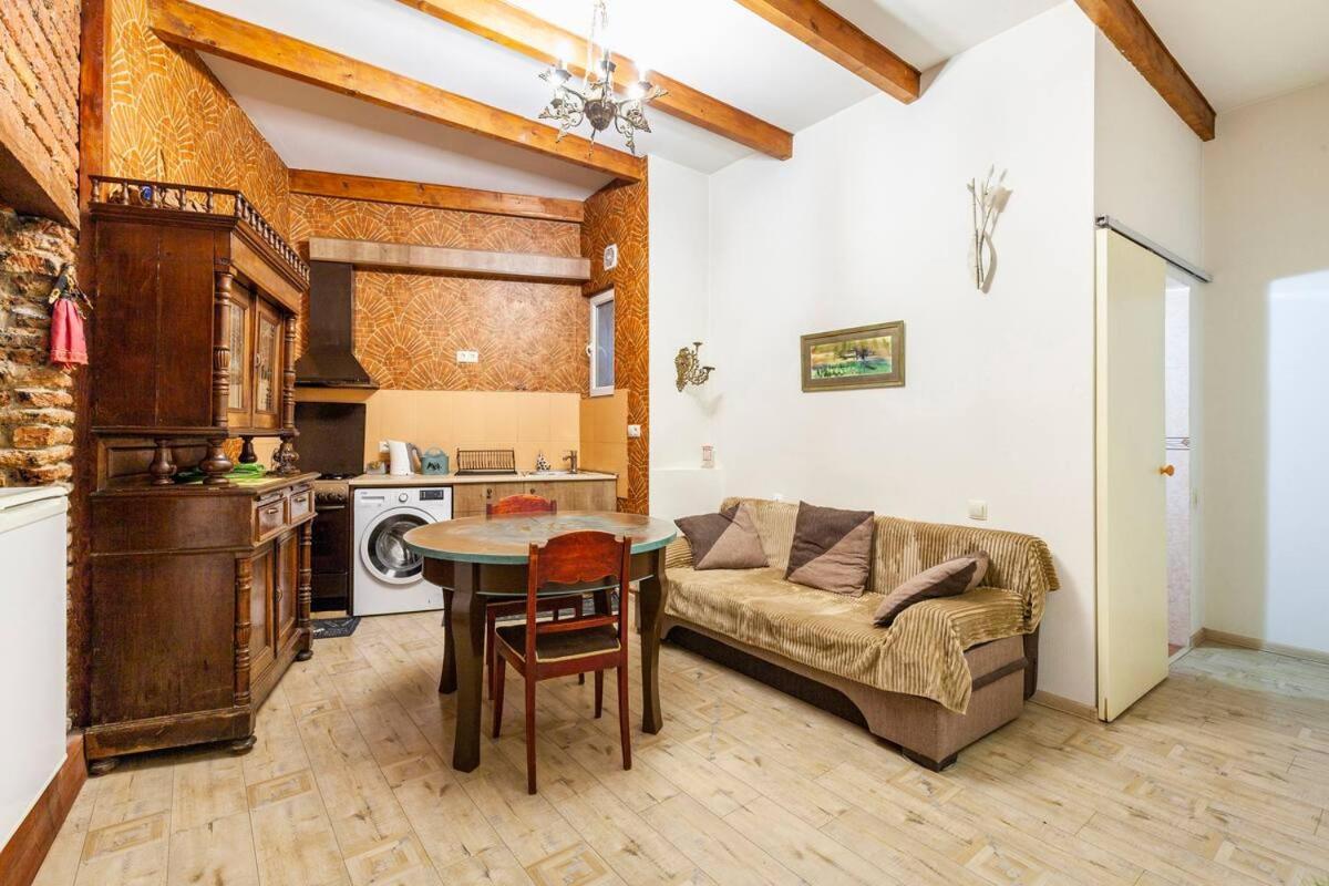 Art House Petunia Apartment Tbilisi Exterior photo