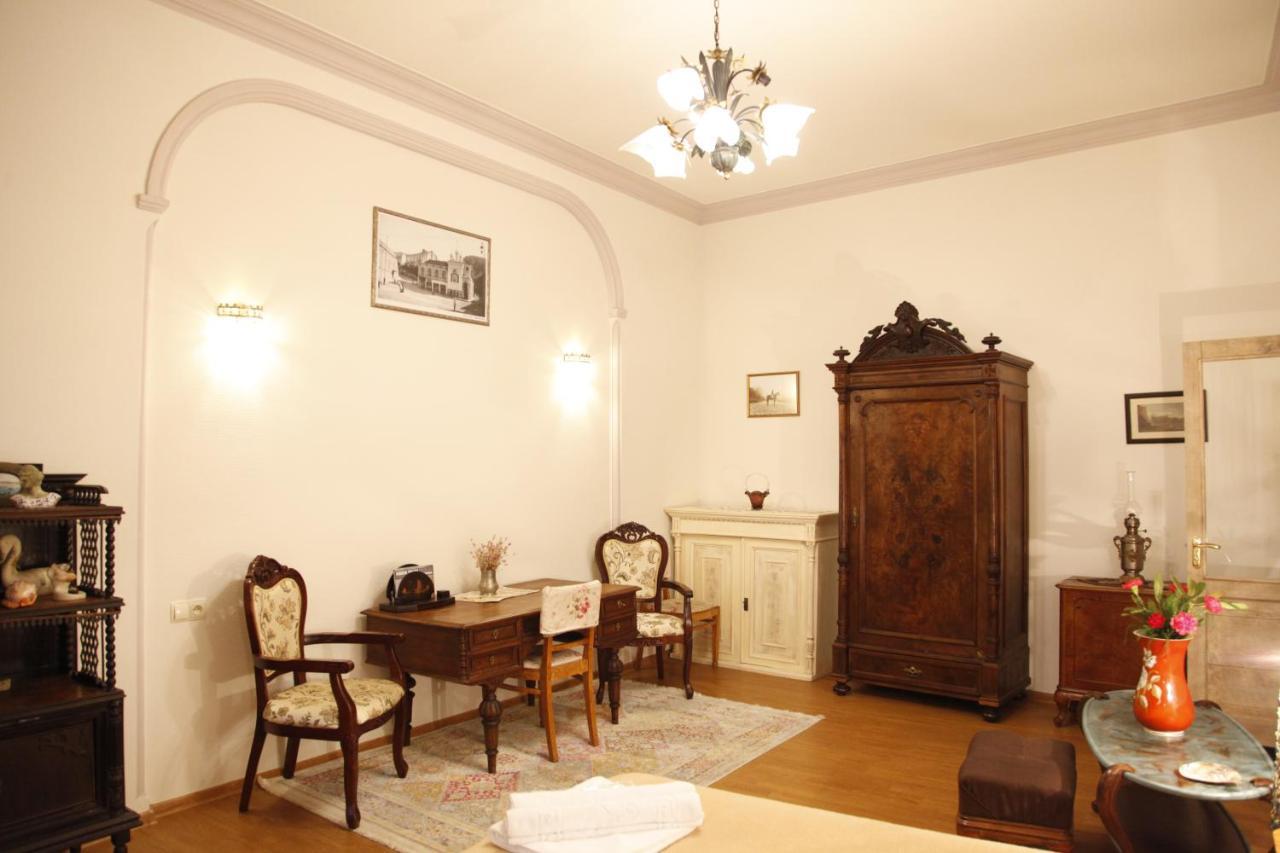 Art House Petunia Apartment Tbilisi Exterior photo