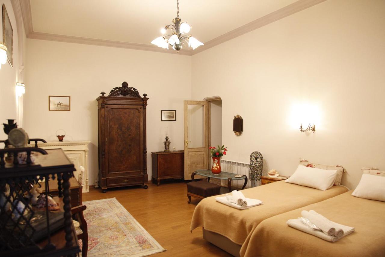 Art House Petunia Apartment Tbilisi Exterior photo