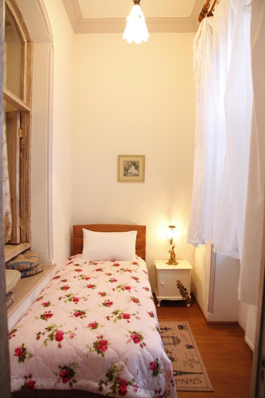 Art House Petunia Apartment Tbilisi Exterior photo